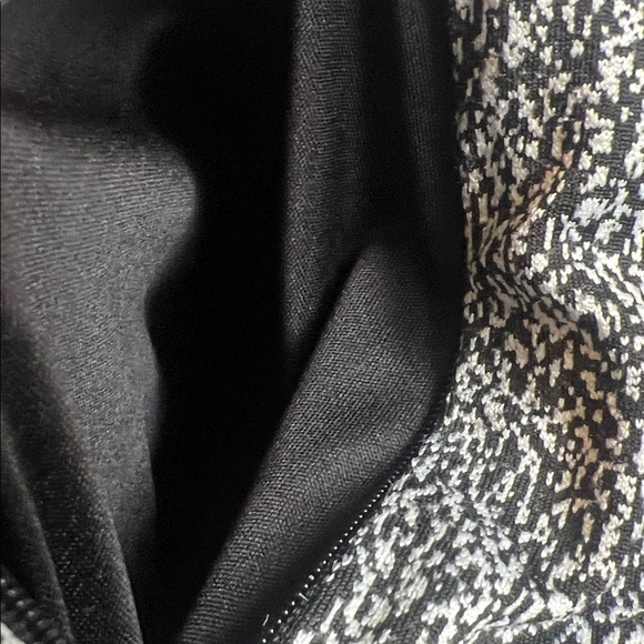 Avia Black White Quarter Zip Pullover Thumb Hole Cuffs Zip Pockets Size M (8-10) - Picture 6 of 14